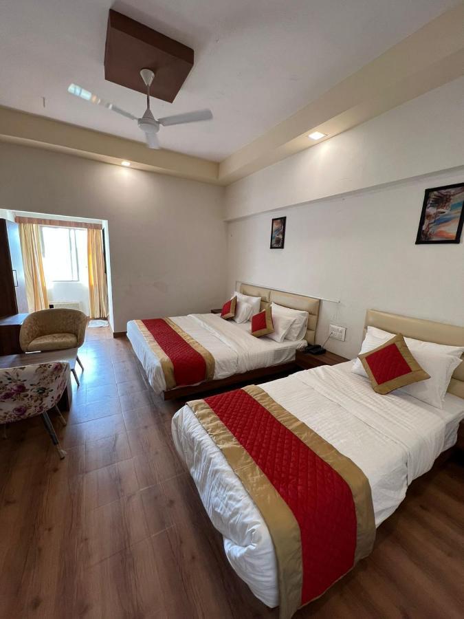 Leela Bizotel Junagadh Esterno foto
