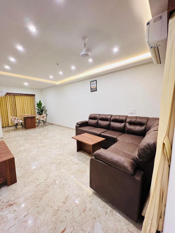 Leela Bizotel Junagadh Esterno foto